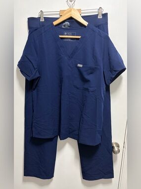 Figs Technical Collection Navy Blue Scrubs Set Women’s Size Large